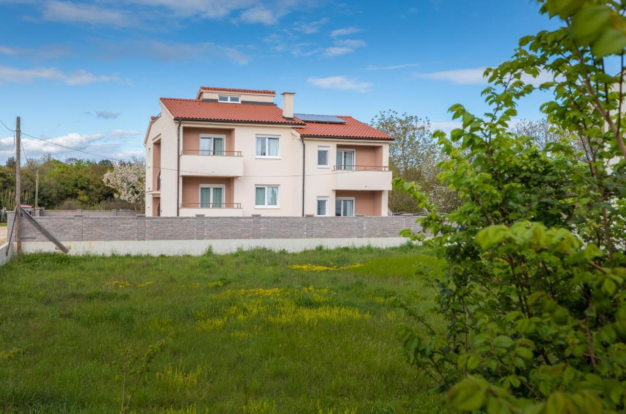 Apartman Knezevic A Фажана Экстерьер фото